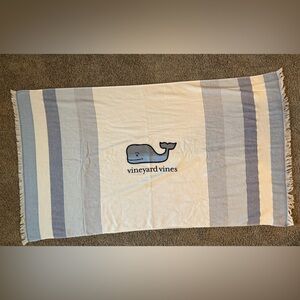 Vineyard Vines White and Blue Pool Towel NWOT
